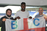 Russell Poyner, Emmanuel Mbende und Tom Kleine in einer Loge des St. Andrew's Stadion in Birmingham