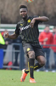Emmanuel Mbende im Trikot von Borussia Dortmund