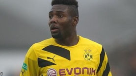 Emmanuel Mbende im Trikot von Borussia Dortmund