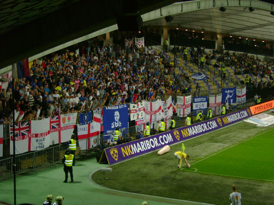 Die Fankurve von Birmingham City in Maribor 2011.
